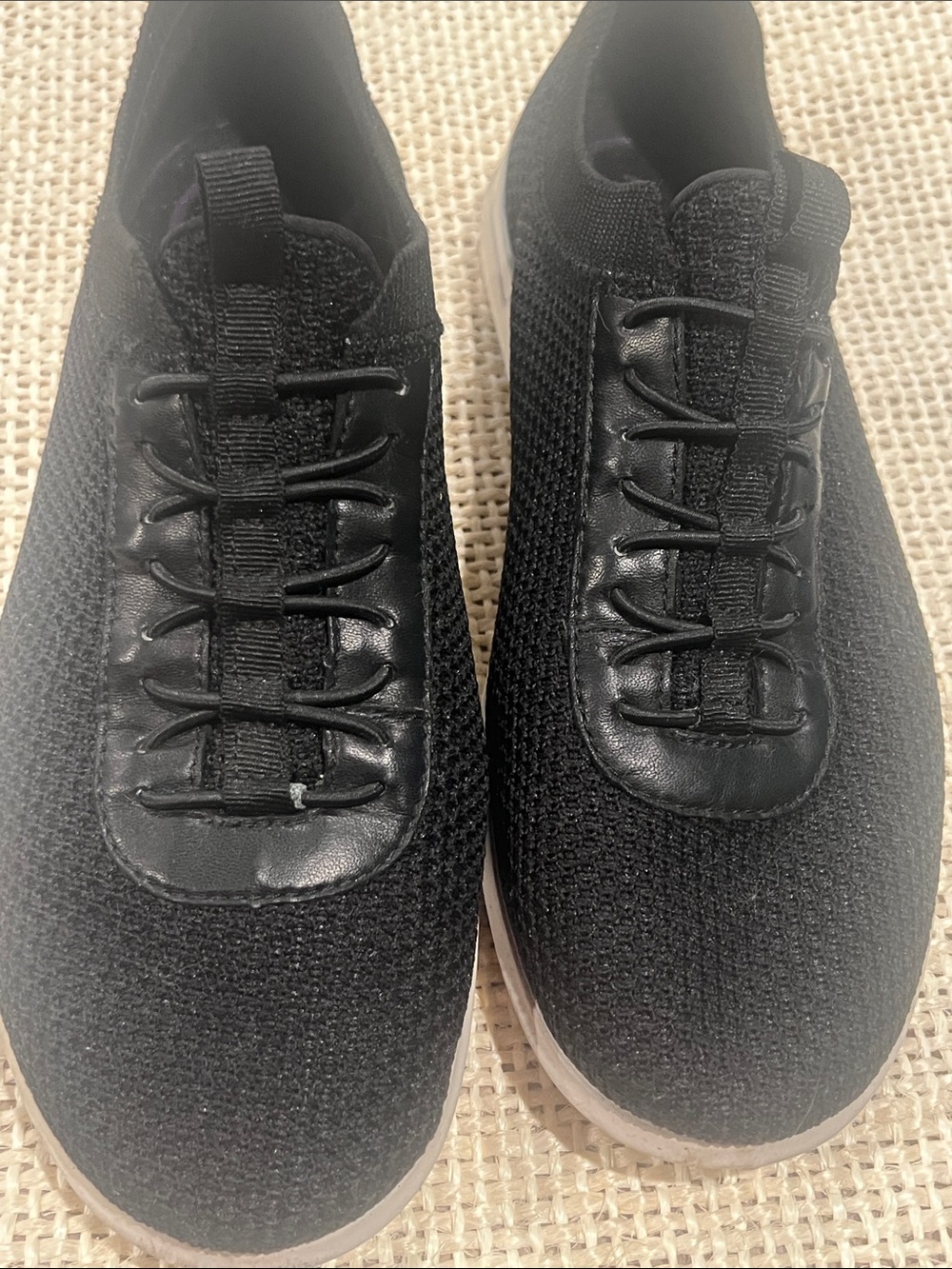 Aragon Black Lightweight Knit Casual Sneakers 8.5 wide